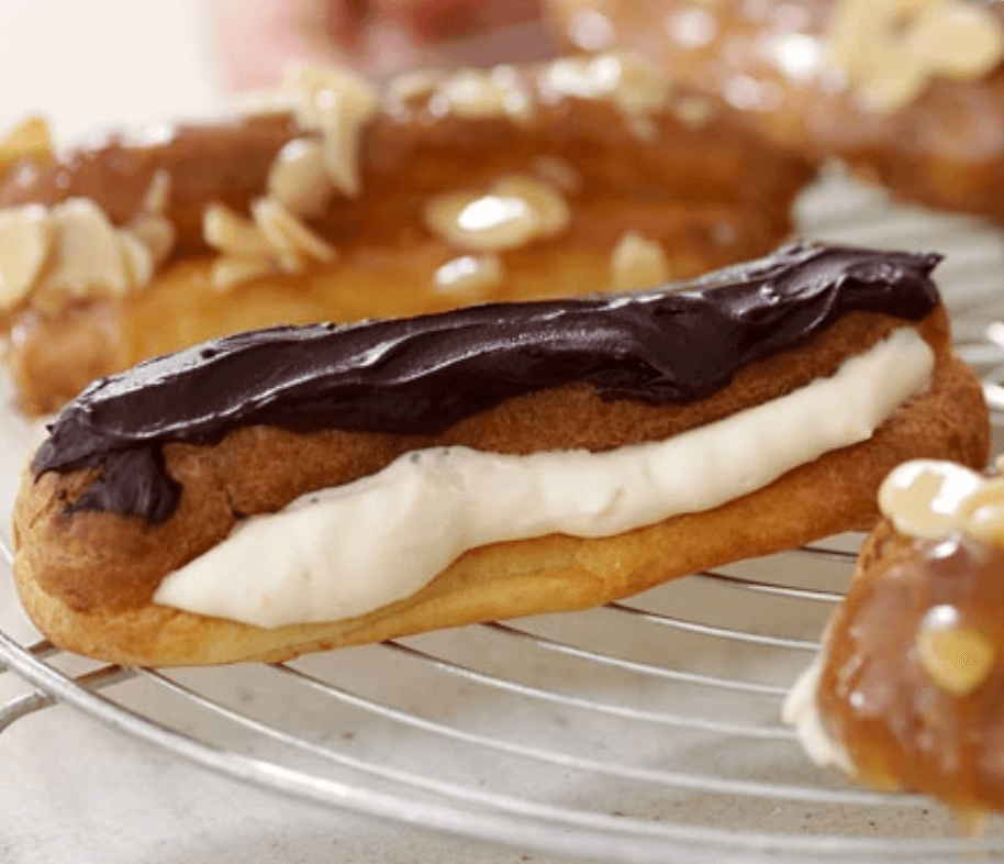 エクレア（チョコレートがけシュークリーム・フランス菓子）
