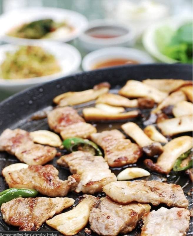 サムギョプサル（韓国式豚バラ焼肉）
