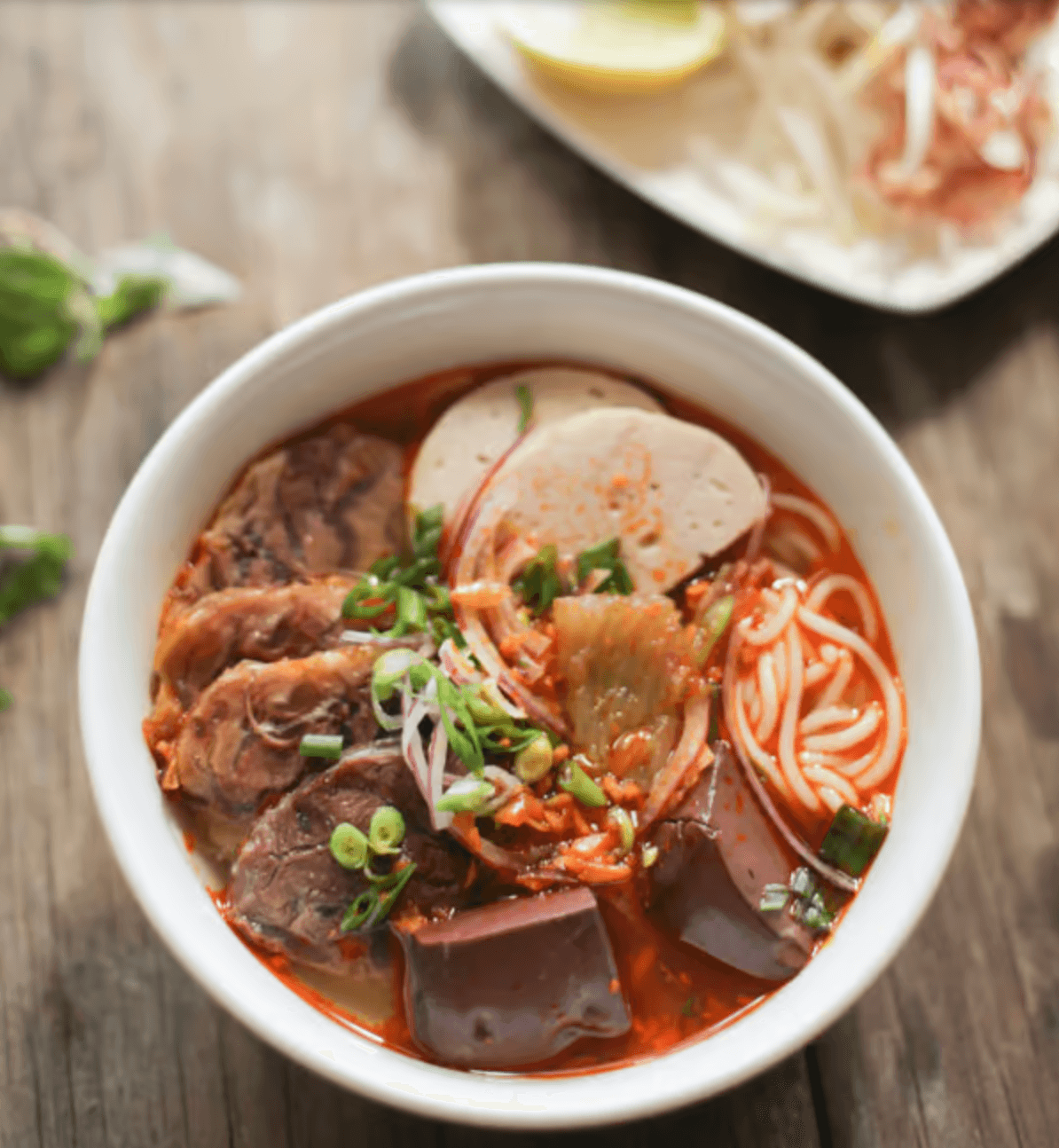 ブンボーフエ(ベトナム・フエの辛口牛骨スープ麺)