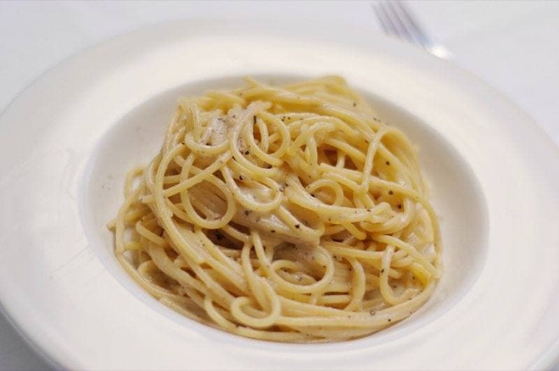 カチョ・エ・ペペ(チーズと胡椒のローマパスタ)