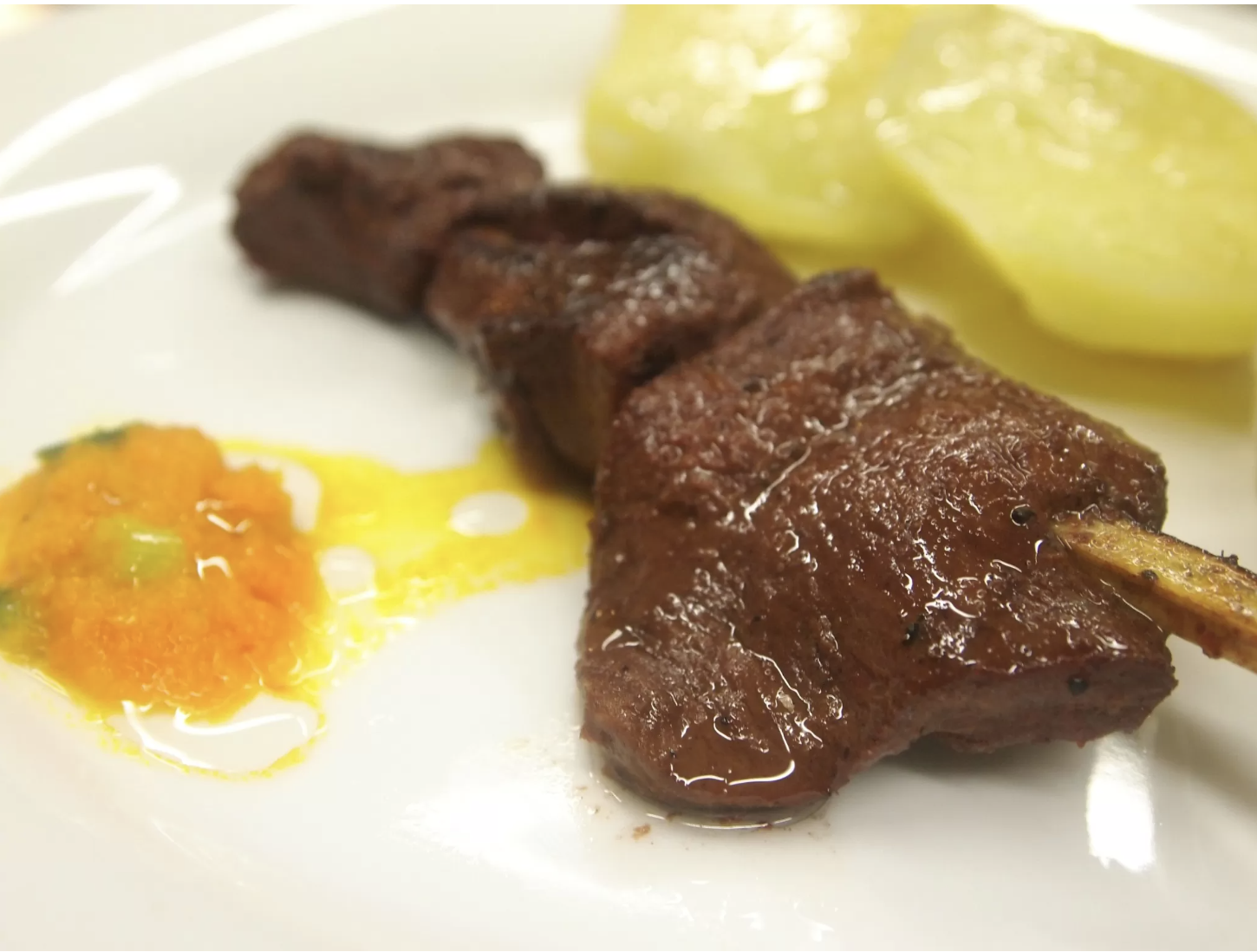 アンティクーチョス(牛ハツの串焼き・ペルー風ケバブ)